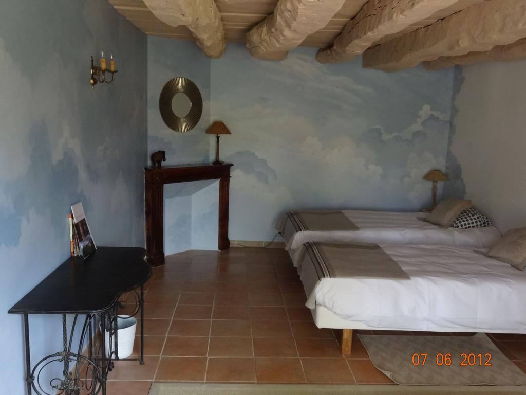 Mas Del Lum Bed and Breakfast Boussac  Værelse billede